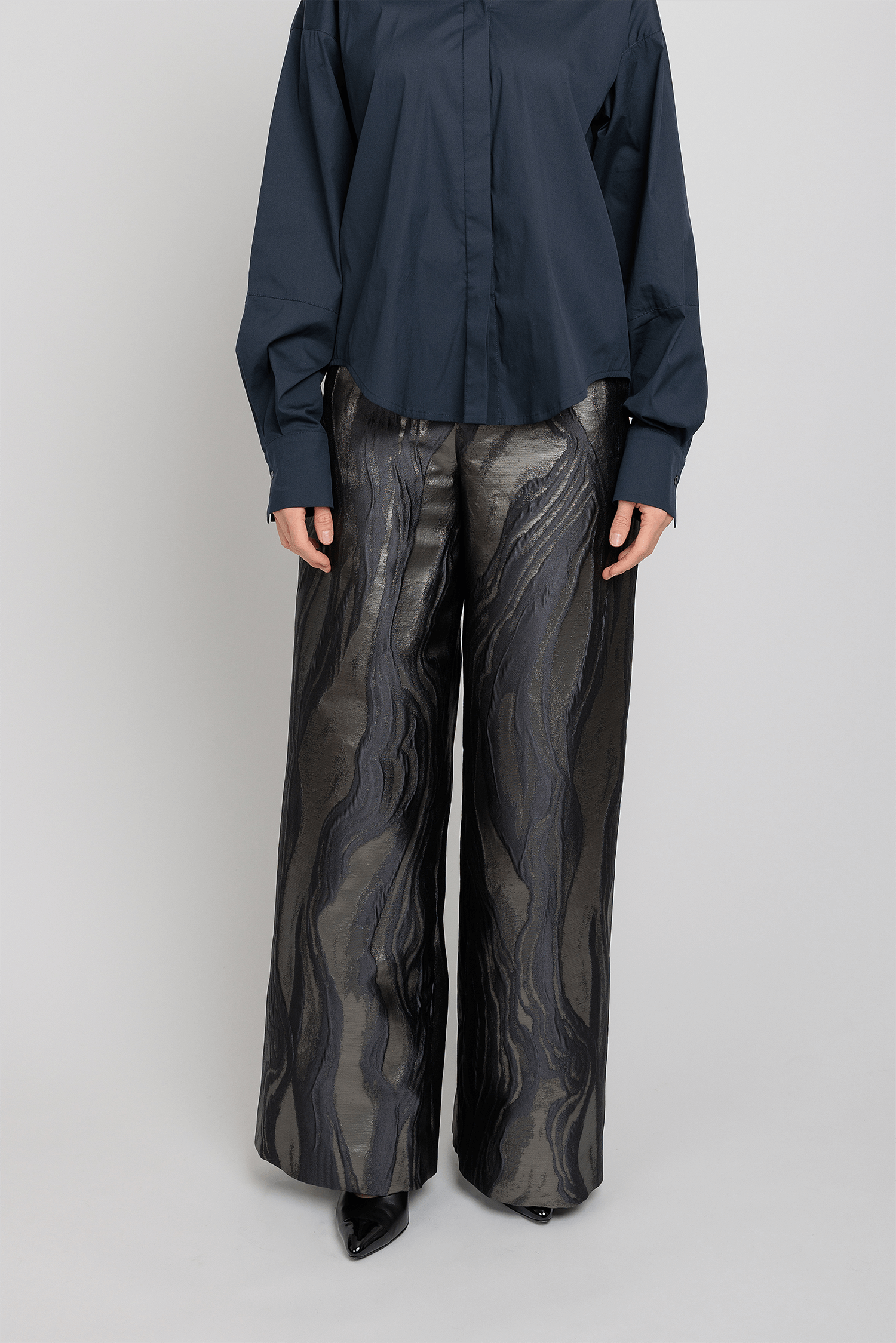 Weite Hose in Silber-Schwarz-Schimmer